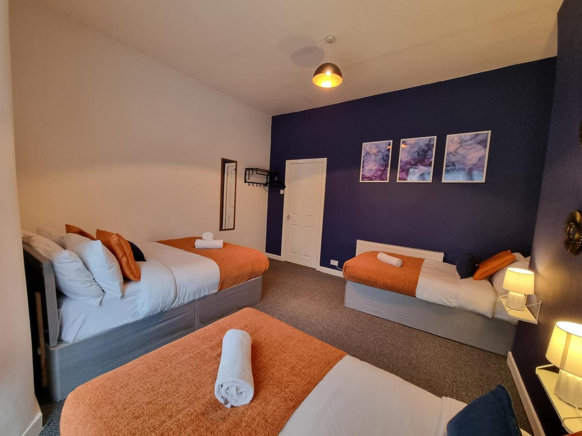 Charming - Spacious Townhouse Near Centre And Docks, Free Parking *