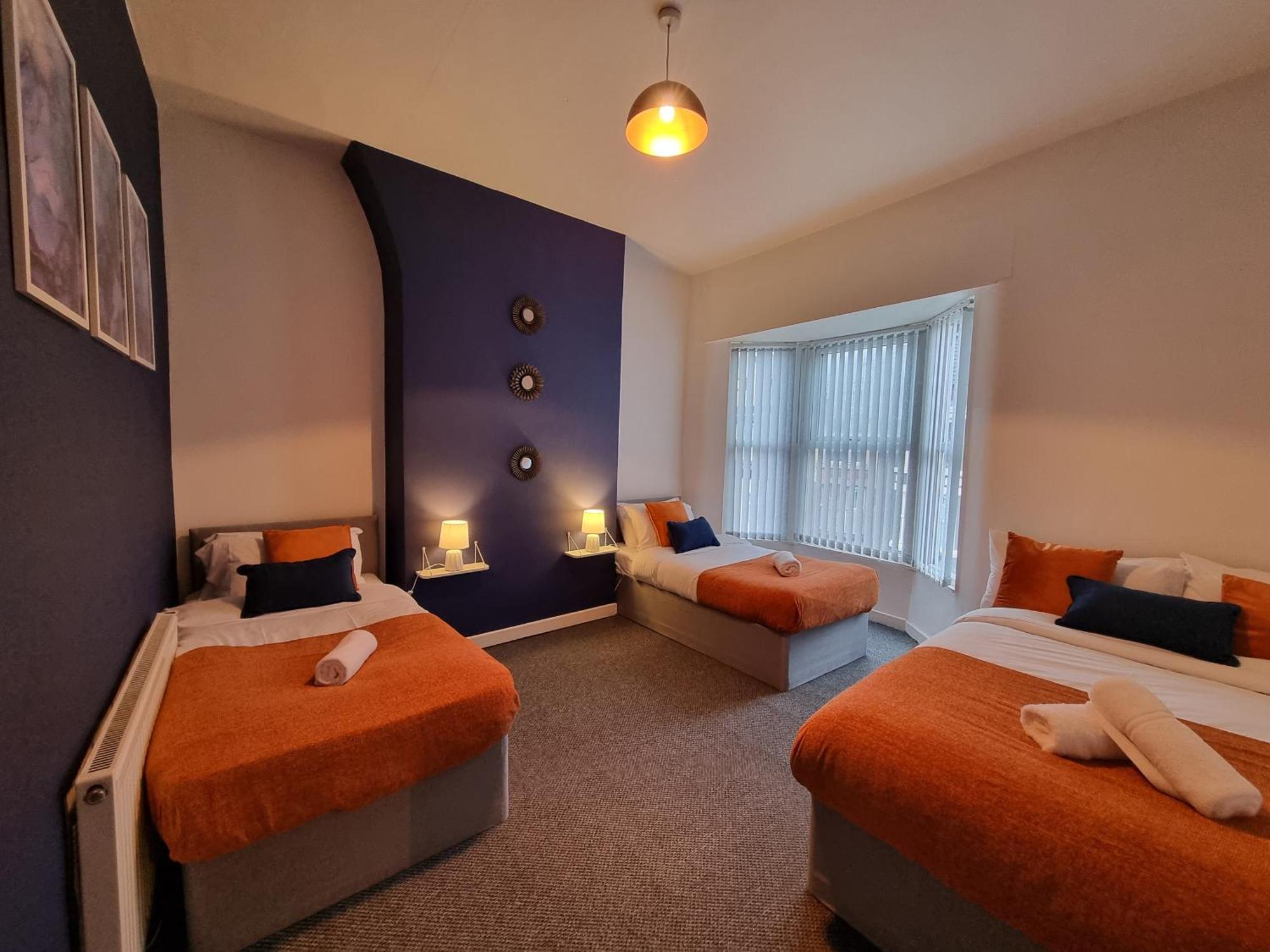 Holiday home Charming - Spacious Townhouse Near Centre And Docks, Free Parking