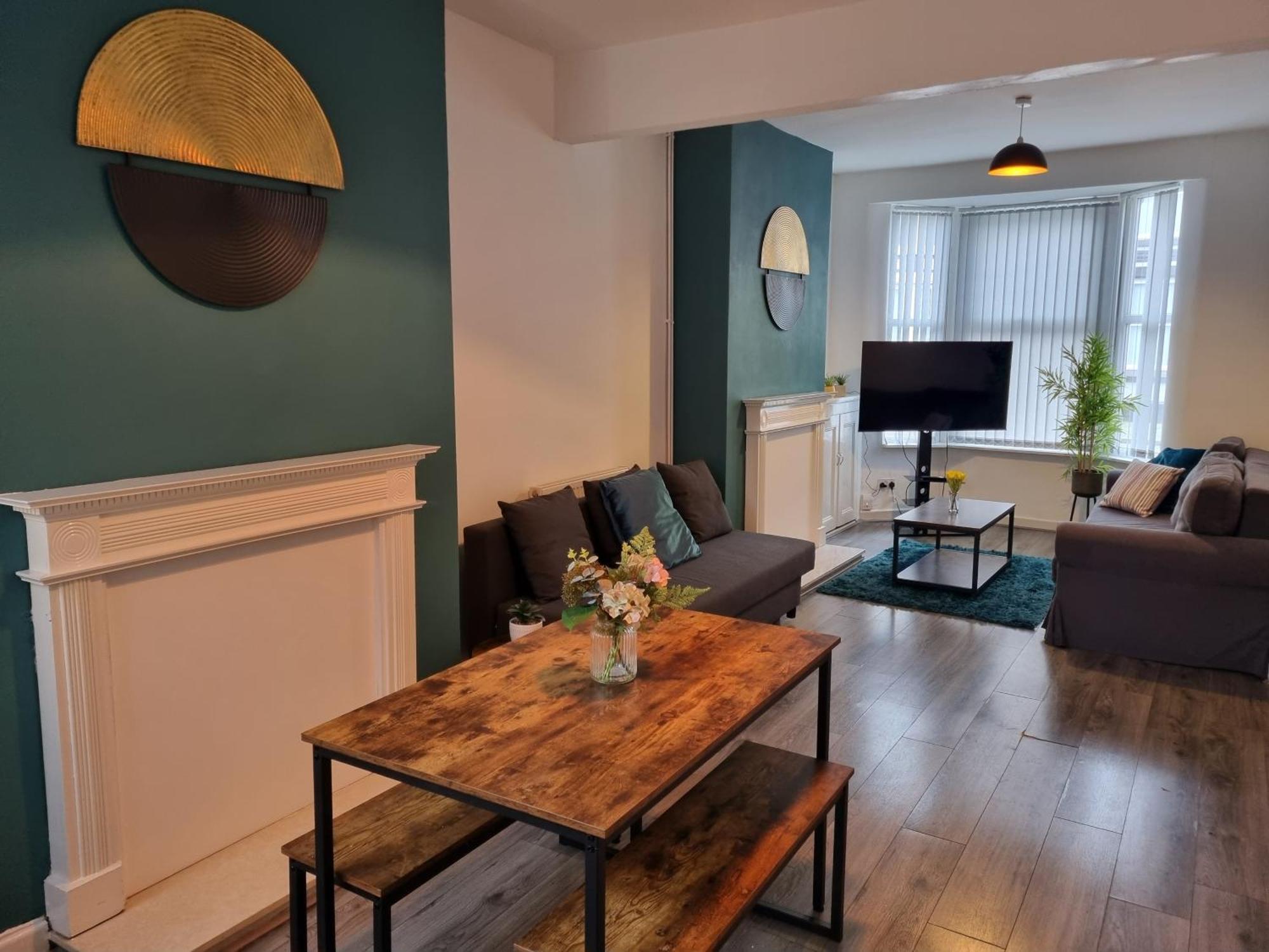 Charming - Spacious Townhouse Near Centre And Docks, Free Parking Holiday home Liverpool
